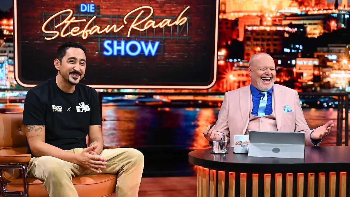 Rapper Eko Fresh (l.) und Stefan Raab
+++ Die Verwendung des sendungsbezogenen Materials ist nur mit dem Hinweis und Verlinkung auf RTL+ gestattet. +++