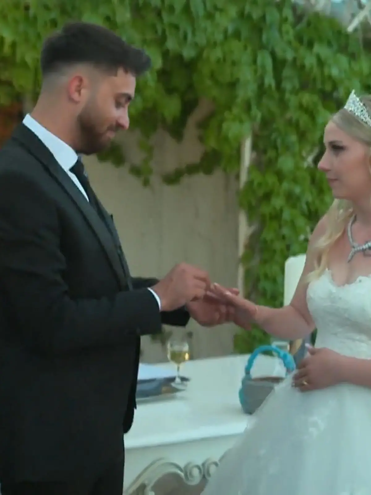 Bild zu: "„Die Wollnys" hautnah! Hier feiern Loredana und Servet ihre Traumhochzeit"