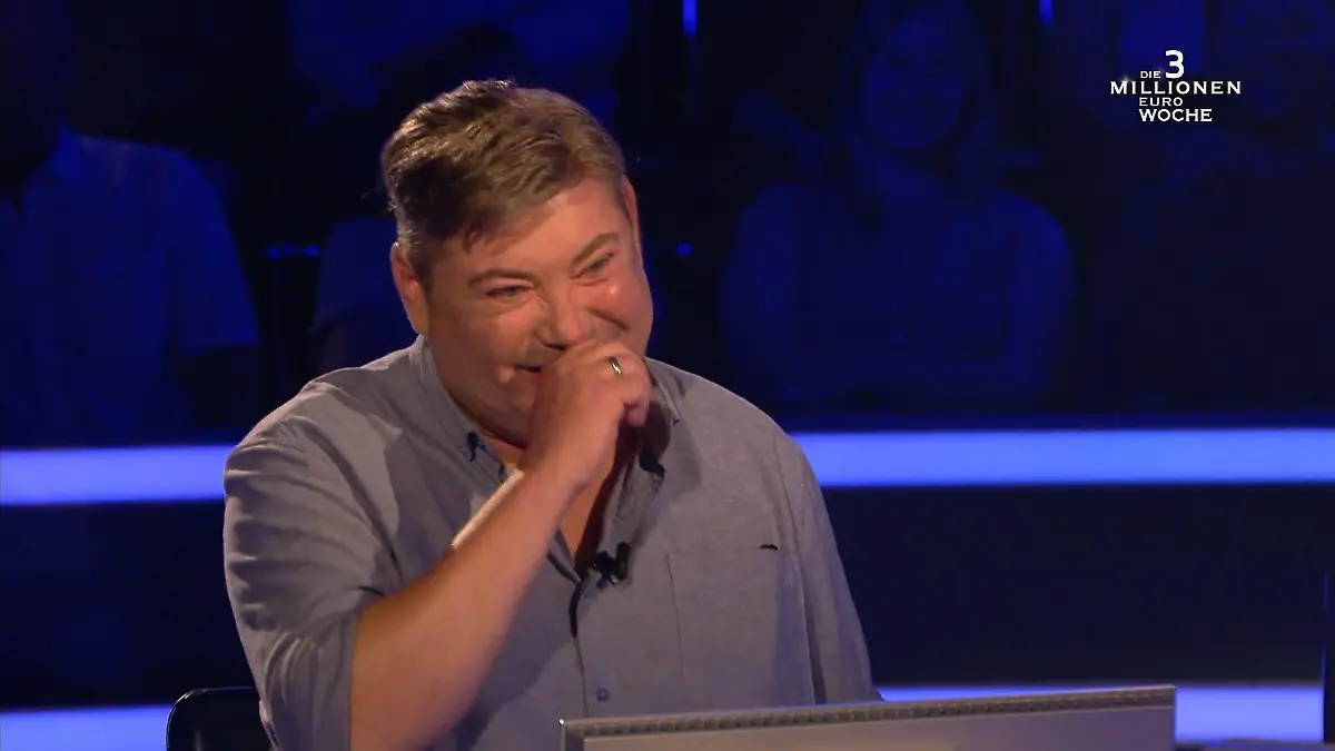 WWM-Kandidat überrascht mit skurriler Feuerwehr-Story Lacher bei „Wer wird Millionär?”