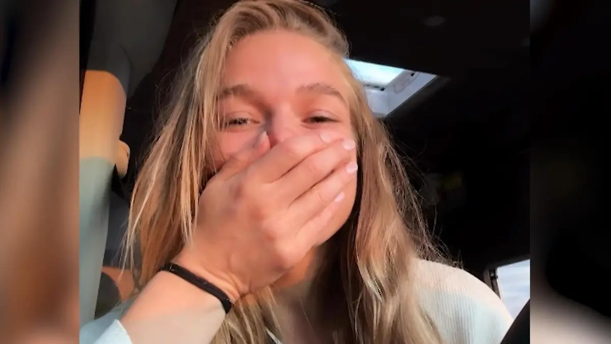 Lola Weippert startet ihre Weltreise – und schon gibt's ein großes Problem! Unterwegs mit dem neuen Freund?
