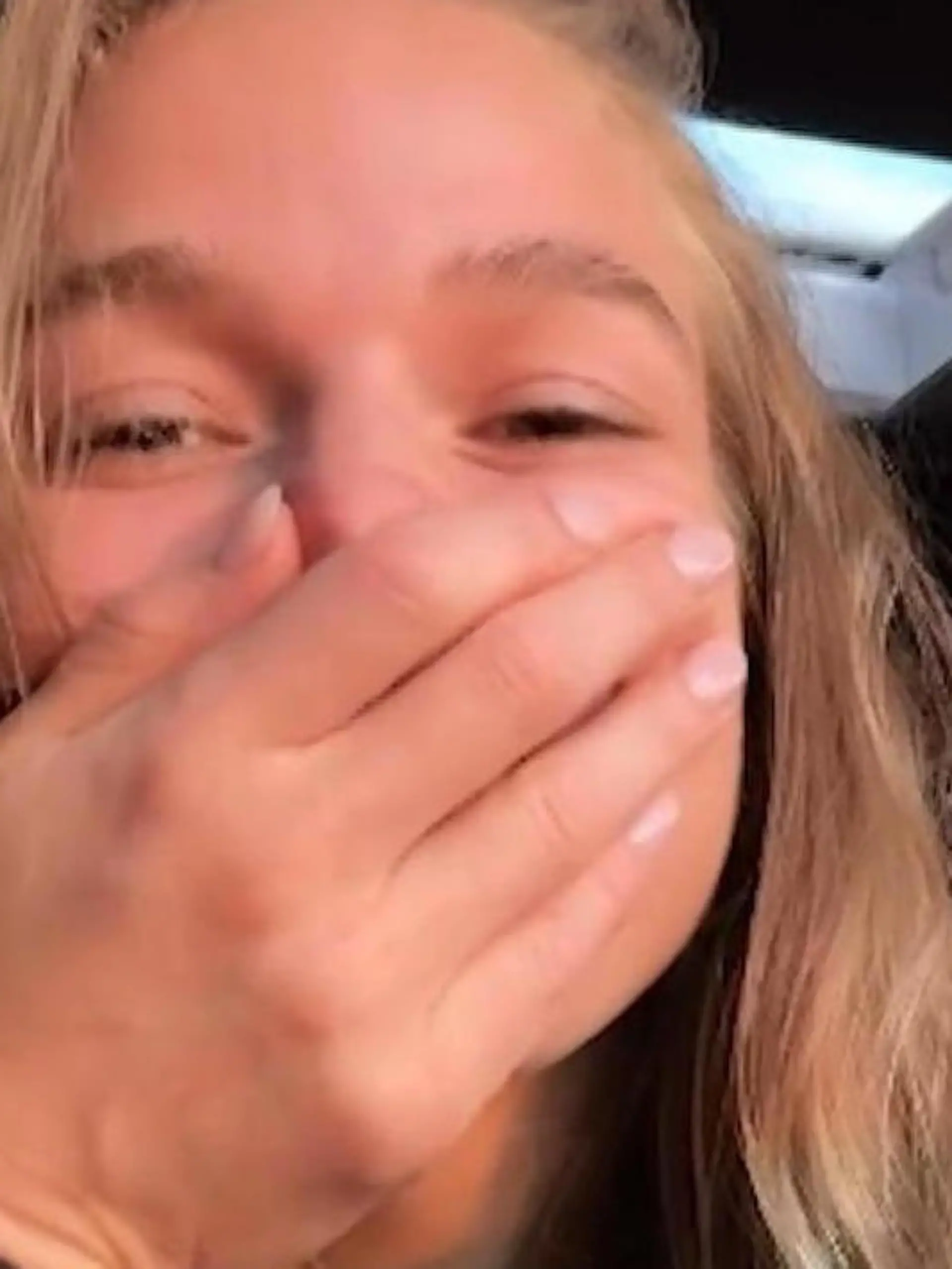 Bild zu: "Lola Weippert startet ihre Weltreise – und schon gibt's ein großes Problem!"