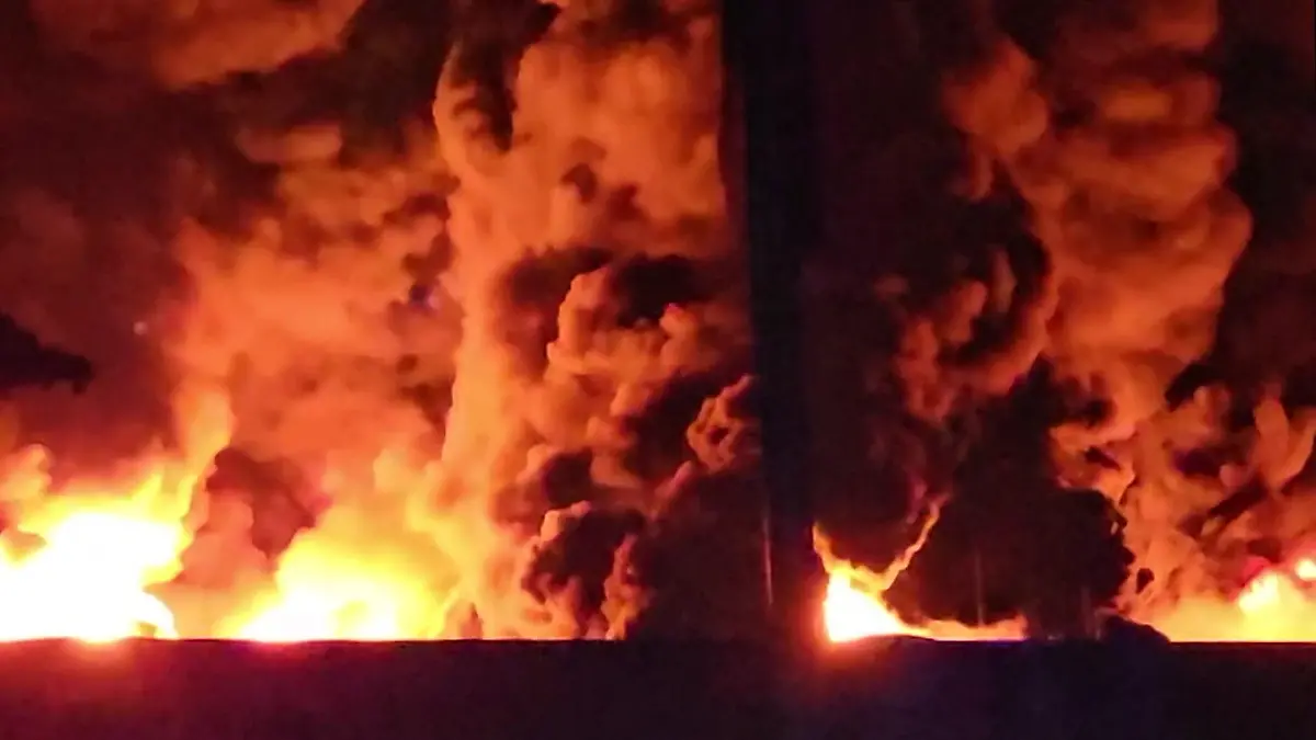 Riesige Rauchwolke! Großbrand in Freiburg Schaden von rund 75 Millionen Euro