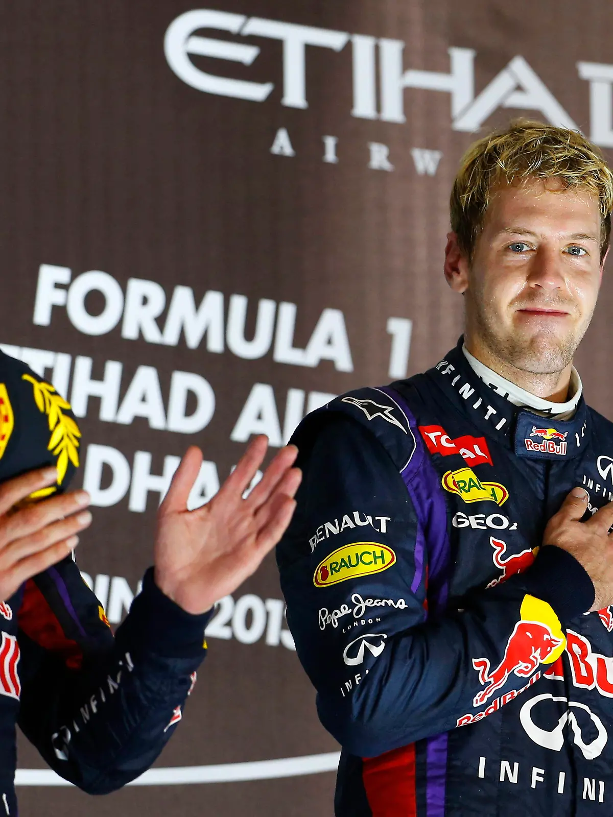 epa03934700 German Formula One driver Sebastian Vettel of Red Bull Racing celebrates on the podium with his teammate Australian Mark Webber (L) after winning the Formula One Grand Prix of Abu Dhabi at the Yas Marina Circuit in Abu Dhabi, United Arab Emirates, 03 November 2013. EPA/VALDRIN XHEMAJ +++(c) dpa - Bildfunk+++