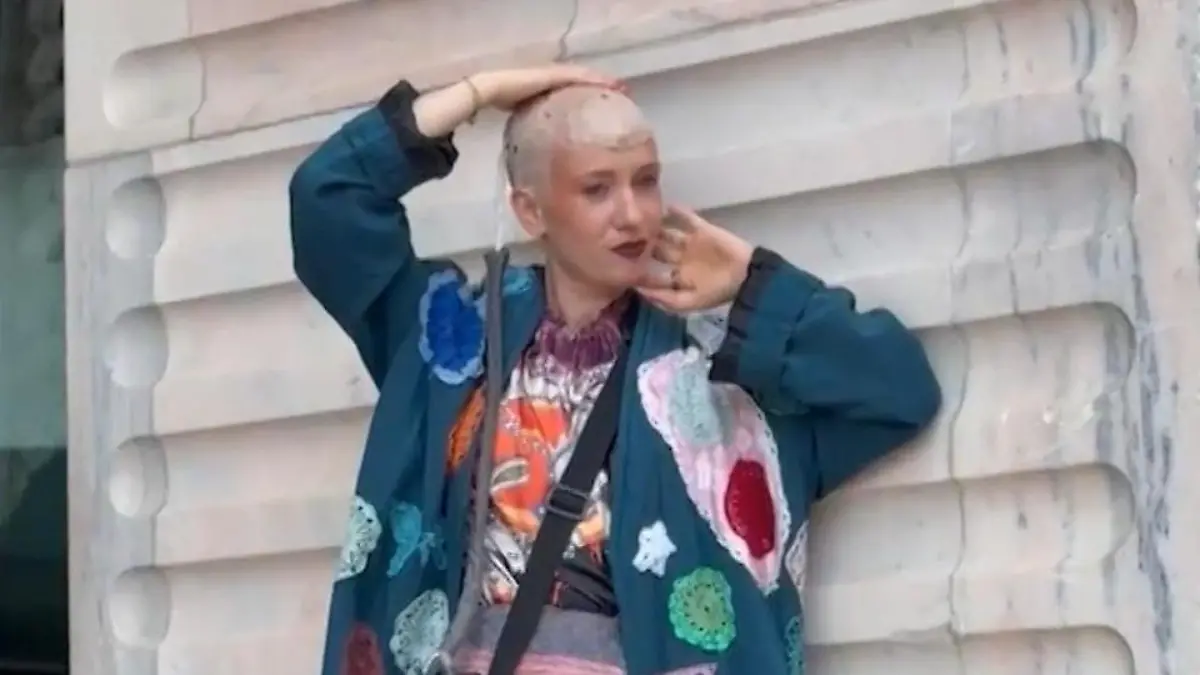 Harmloses Kribbeln entpuppt sich als Hirntumor! Dieses Gerät hält Sandra jetzt am Leben Todkrank als Model bei der Fashion Week
