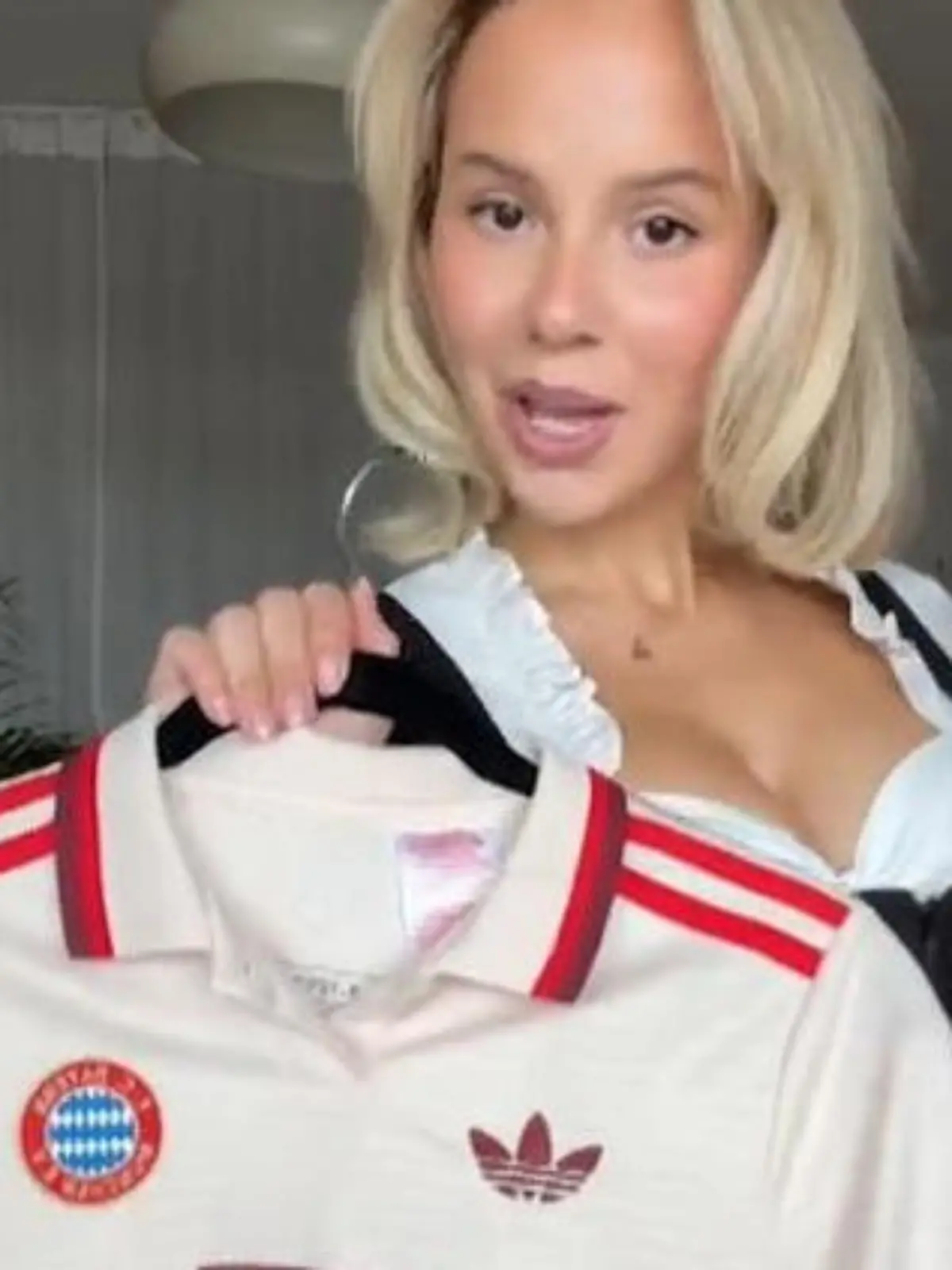 Bild zu: "Wiesn-Style mal anders! Bei diesem Dress staunen sogar die FC Bayern-Stars"