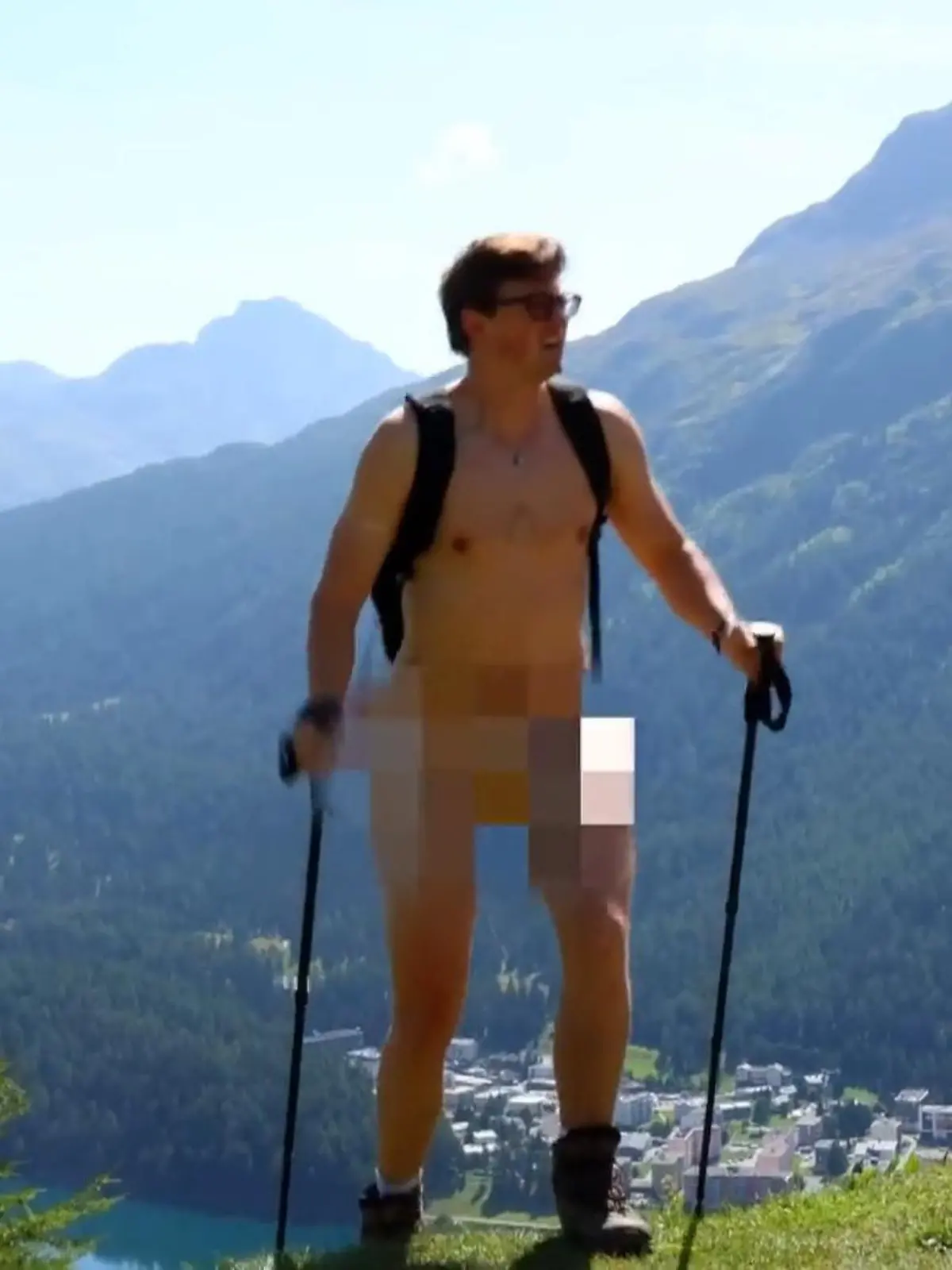 Bild zu: "Gesetzlos & hüllenlos! Influencer wandert nackt durch Schweiz - und macht DIESEN Fehler"