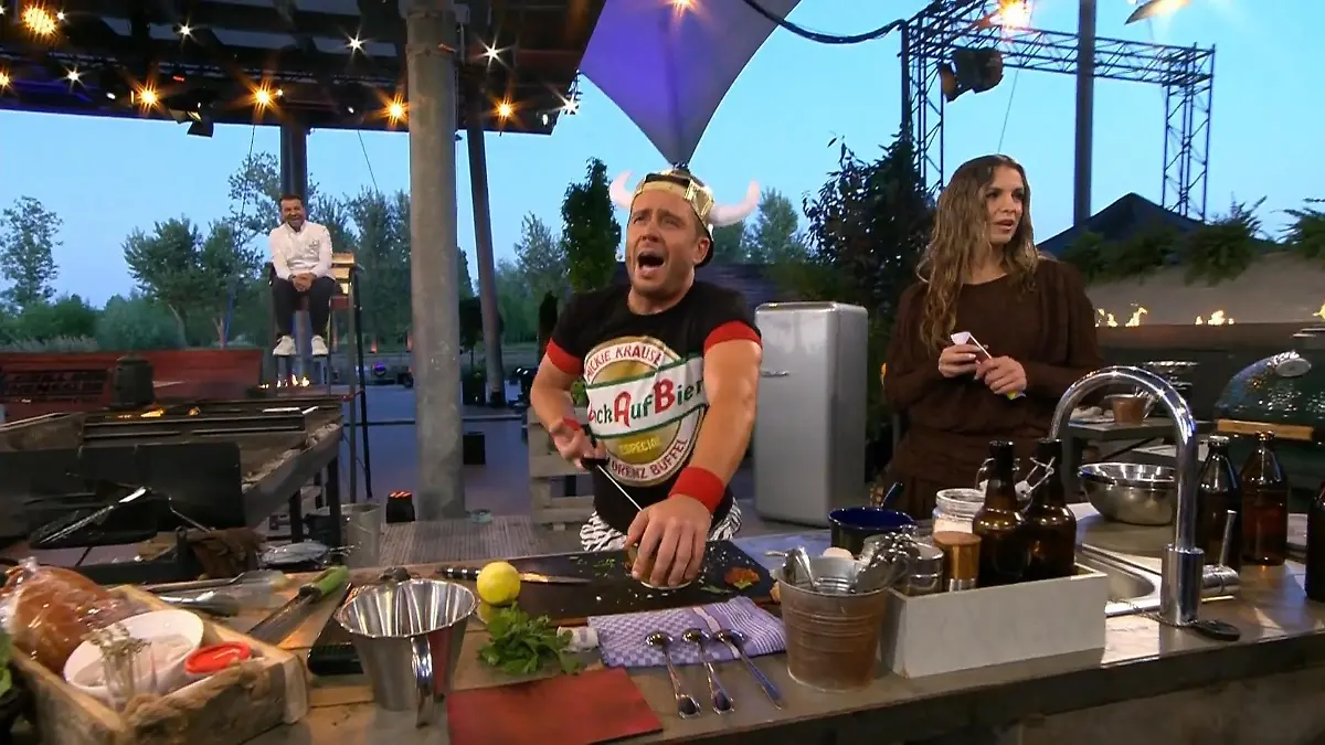 Lorenz Büffel macht Animation  - während des Kochens Da ist schwer was los