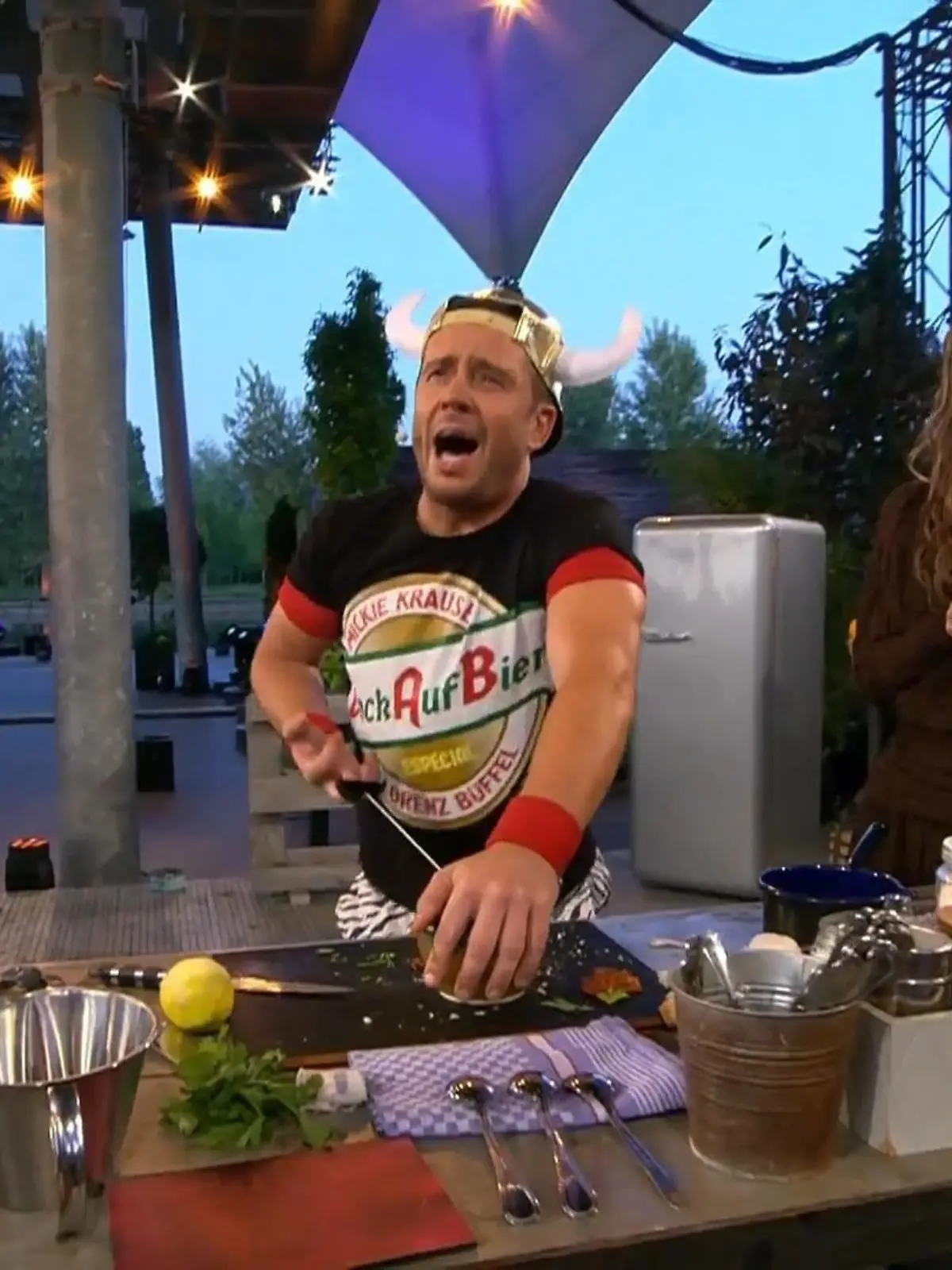 Bild zu: "Lorenz Büffel macht Animation  - während des Kochens"