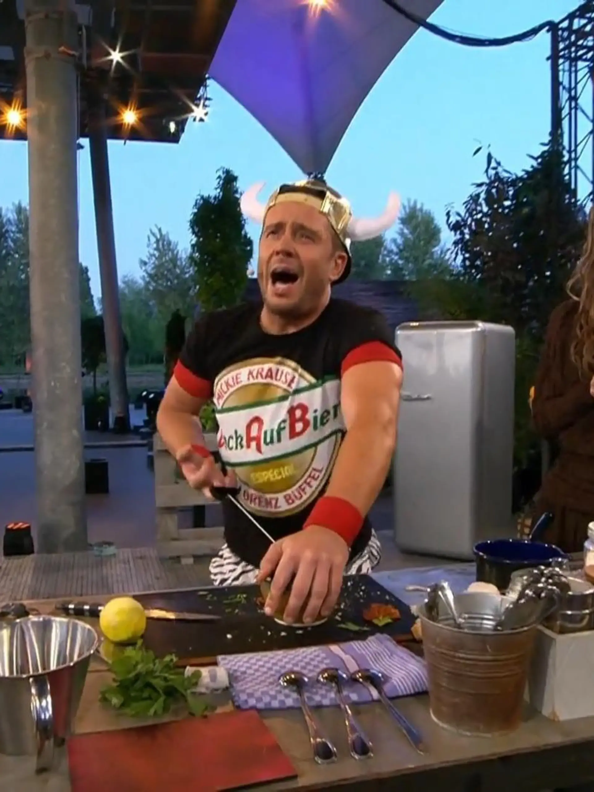Bild zu: "Lorenz Büffel macht Animation  - während des Kochens"