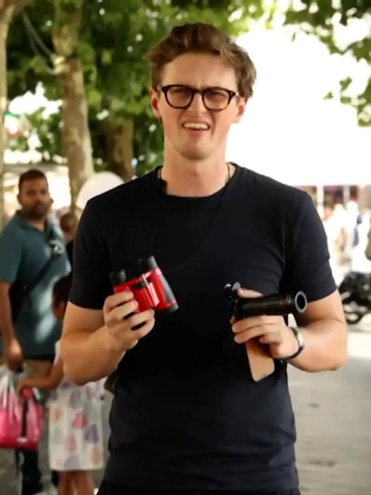 Bild zu: "Gesetzlos & hüllenlos! Influencer wandert nackt durch Schweiz – und macht DIESEN Fehler"