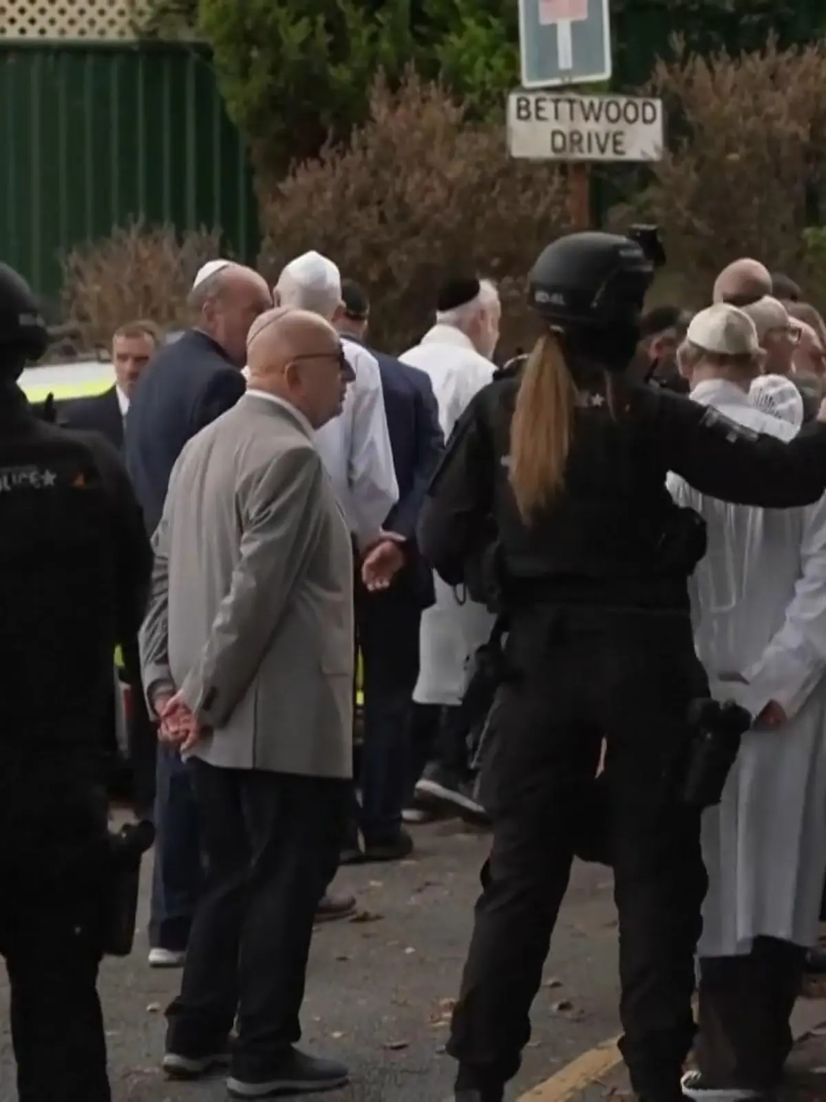Bild zu: "Angriff auf Synagoge in Manchester! Mehrere Tote und Verletzte"