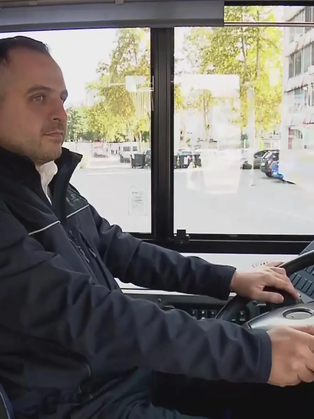 Dieser Busfahrer, der anonym bleiben möchte, zögerte keine Sekunde.