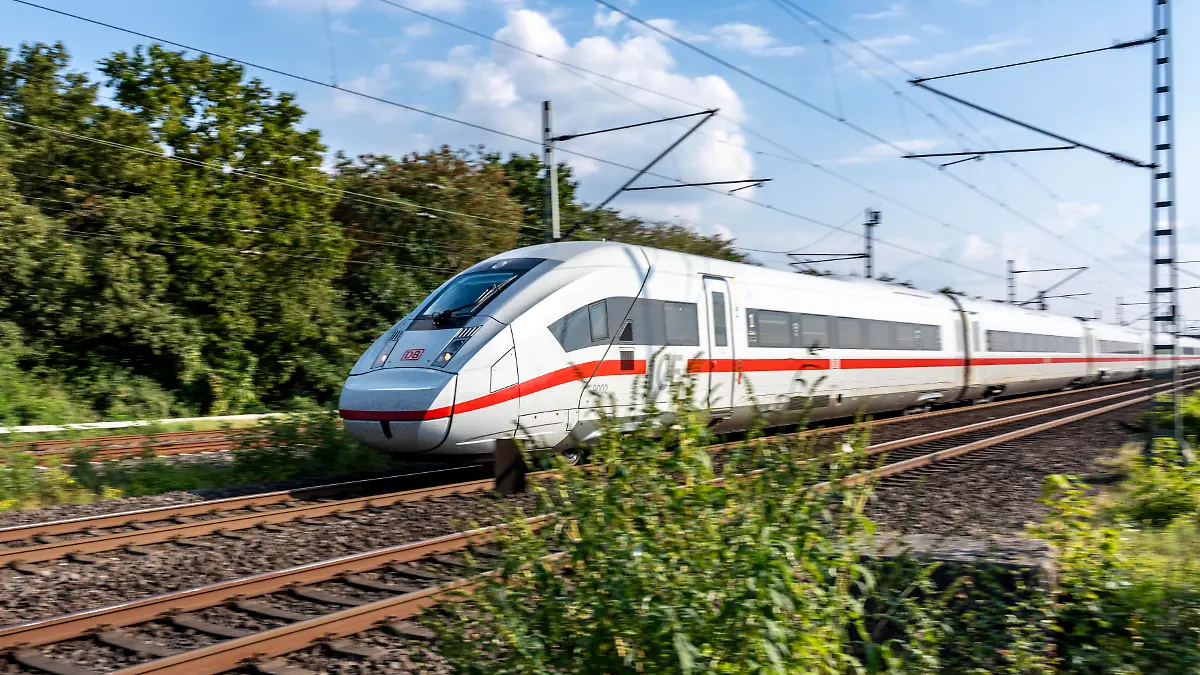 Ein ICE ist unterwegs