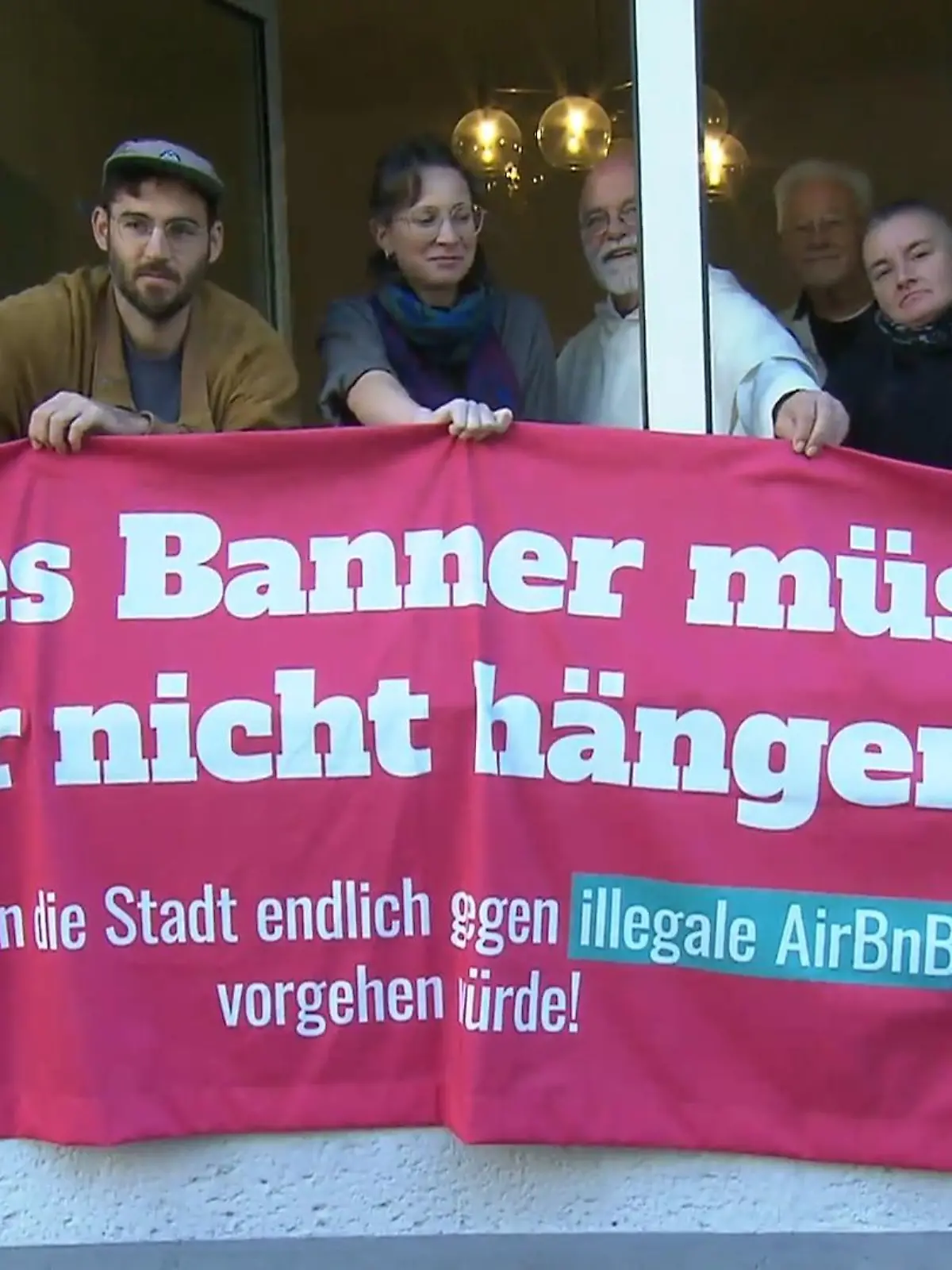 Bild zu: "Protestaktion in Düsseldorfer Ferienwohnung"