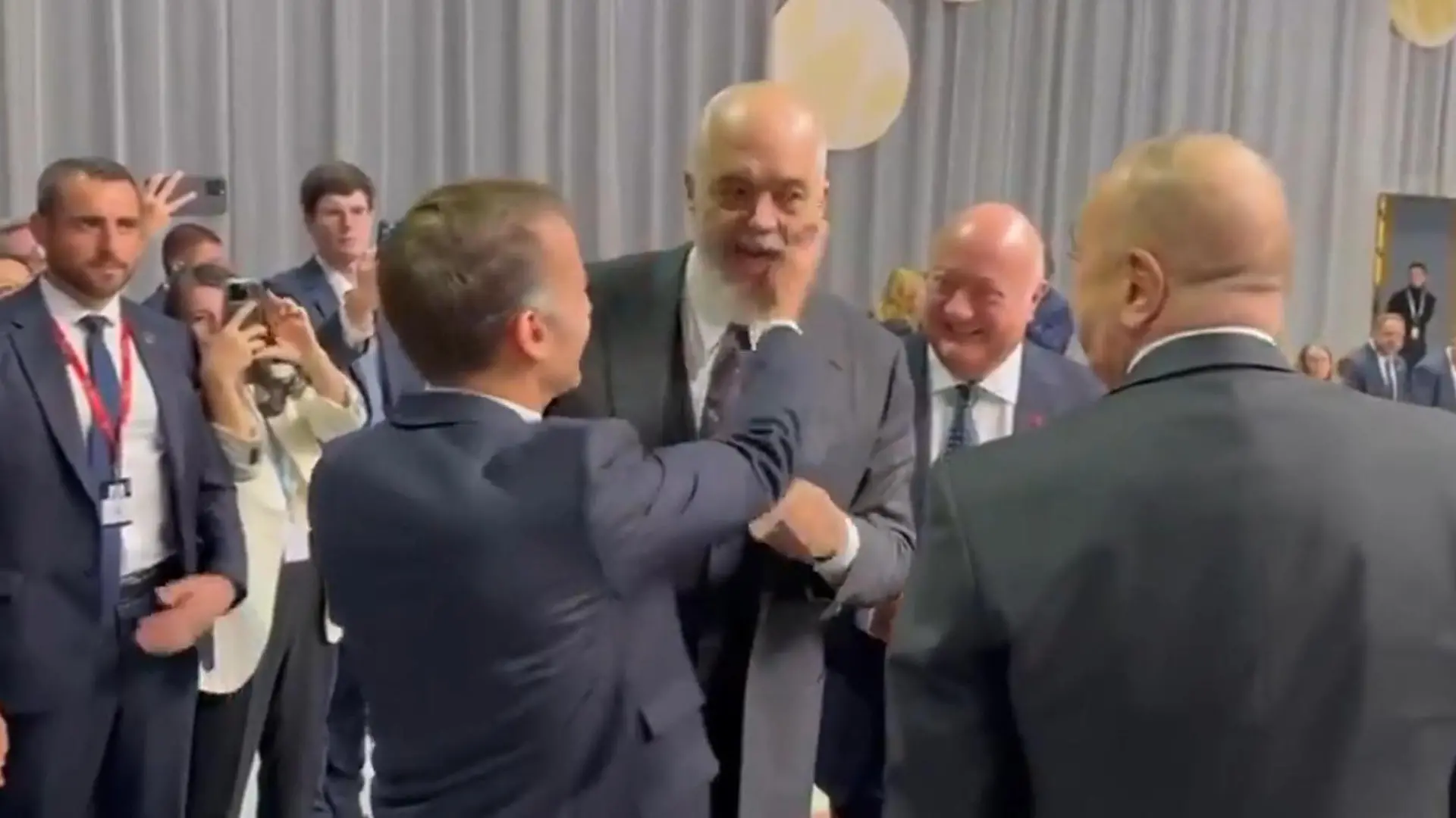 Macron klatscht Albaniens Premierminister – wegen Donald Trump! Frankreichs Chef solle sich entschuldigen