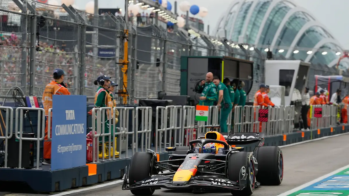 Bild zu: "Alonso überrascht mit Bestzeit im Singapur-Training"