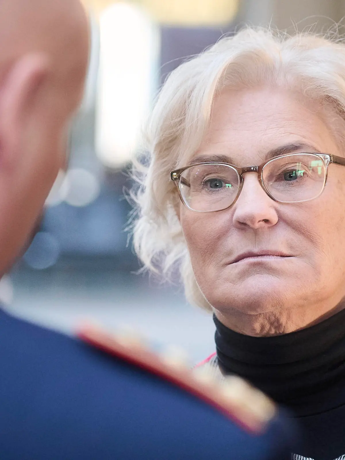  Berlin, Sitzung des Verteidigungsausschuss im Bundestag Christine Lambrecht Bundesministerin der Verteidigung, SPD vor Beginn des Verteidigungsausschuss am 14.12.2022 im Paul-Löbe-Haus in Berlin. Berlin Bundestag Berlin Deutschland *** Berlin, meeting of the defense committee in the Bundestag Christine Lambrecht Federal Minister of Defense, SPD before the start of the defense committee on 14 12 2022 at the Paul Löbe House in Berlin Berlin Bundestag Berlin Germany