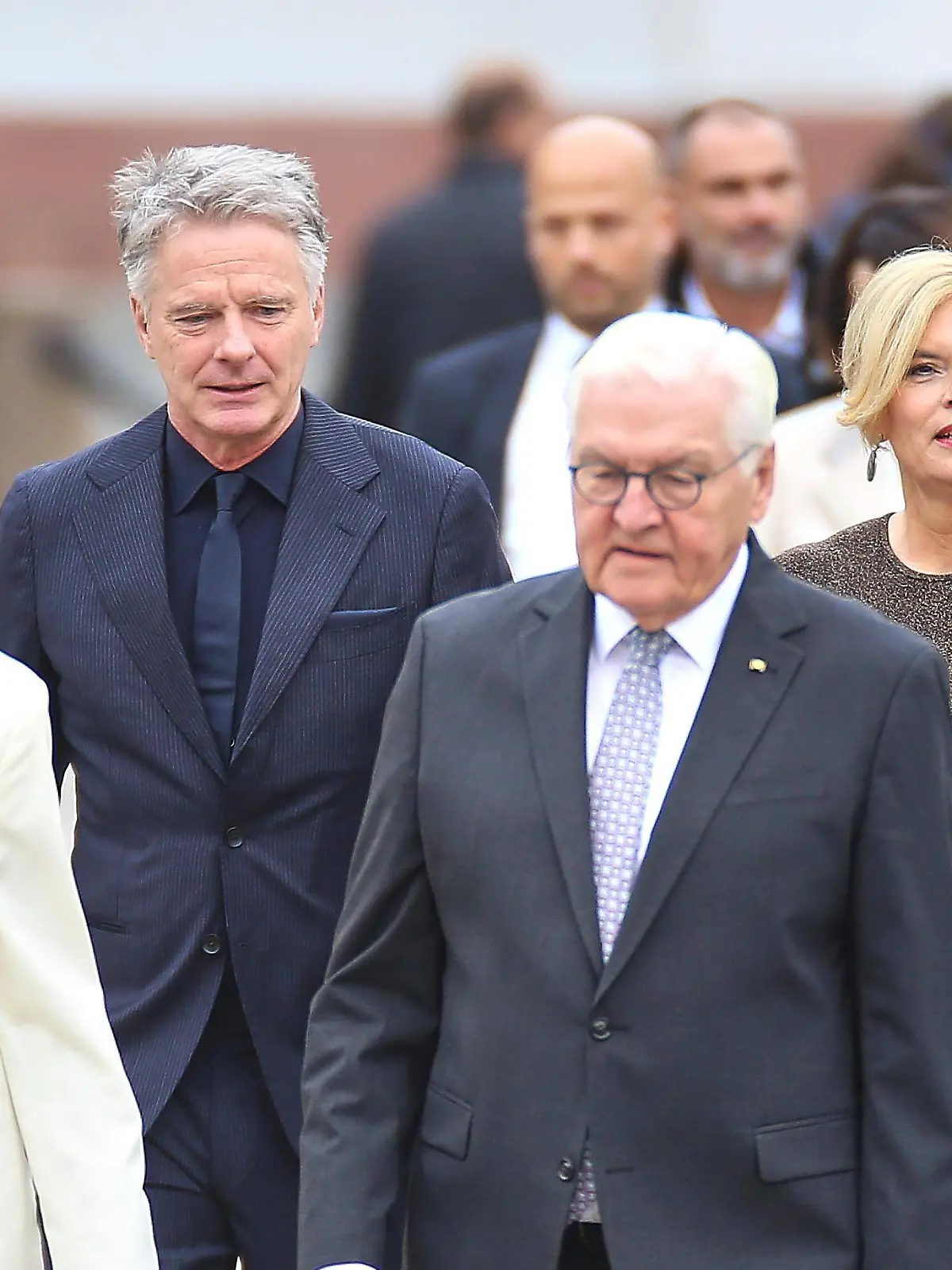Bild zu: "Was macht denn Jörg Pilawa da mitten im Staatsakt?"