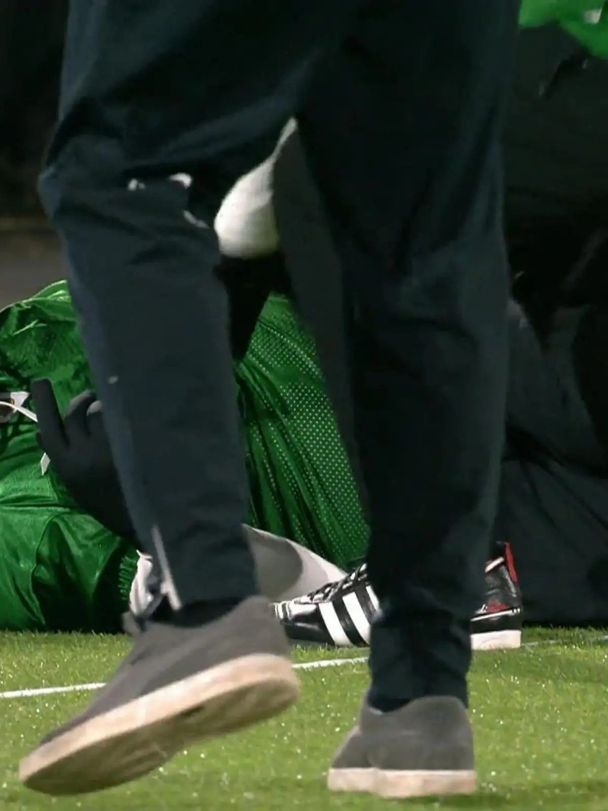 Bild zu: "Tim Mälzer erlebt echten Schockmoment bei „Drei gegen Einen“"