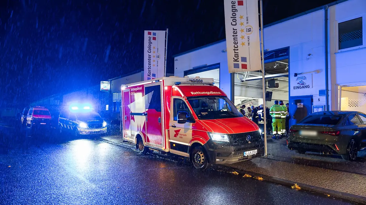 Lüftung defekt? 22 Kartbahn-Besucher im Krankenhaus