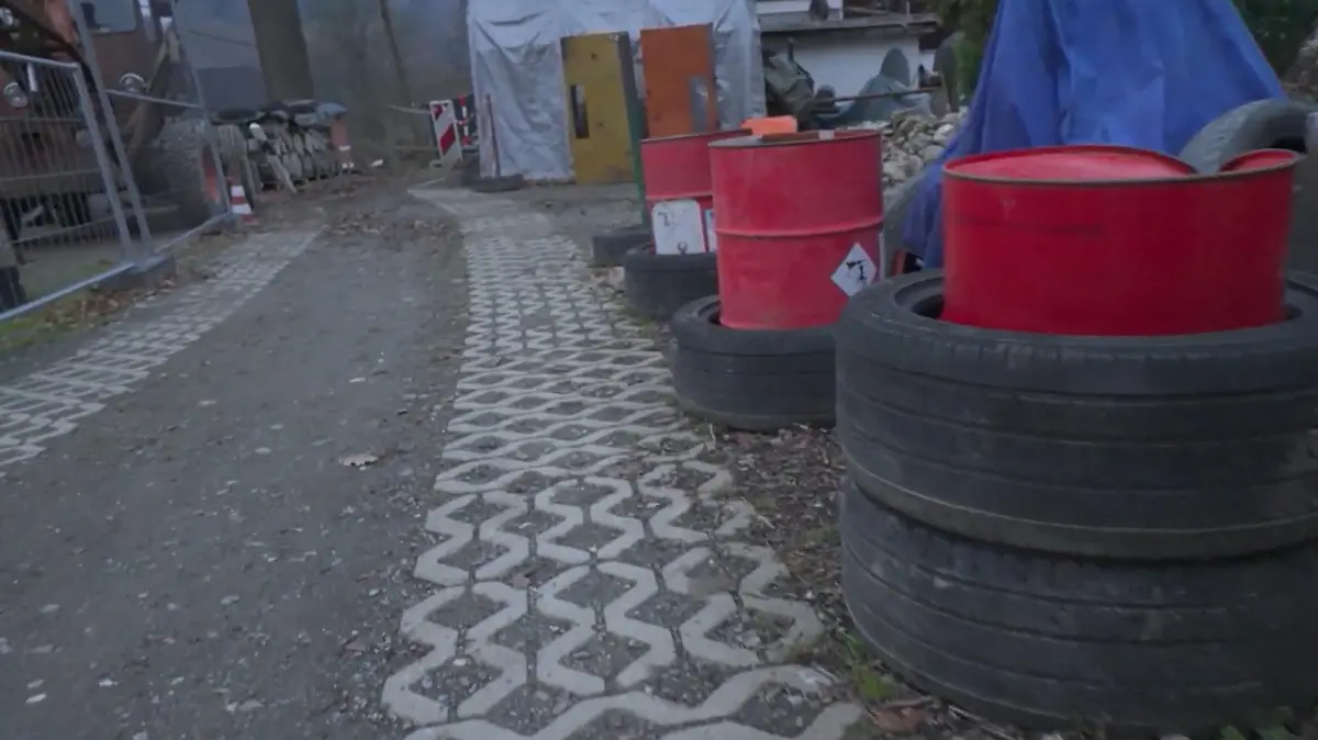 Unglaublich: Diese Straßenbarrikaden sind laut des Gerichts legal!