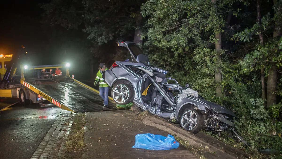 Zwei Menschen sind bei dem schweren Unfall gestorben.