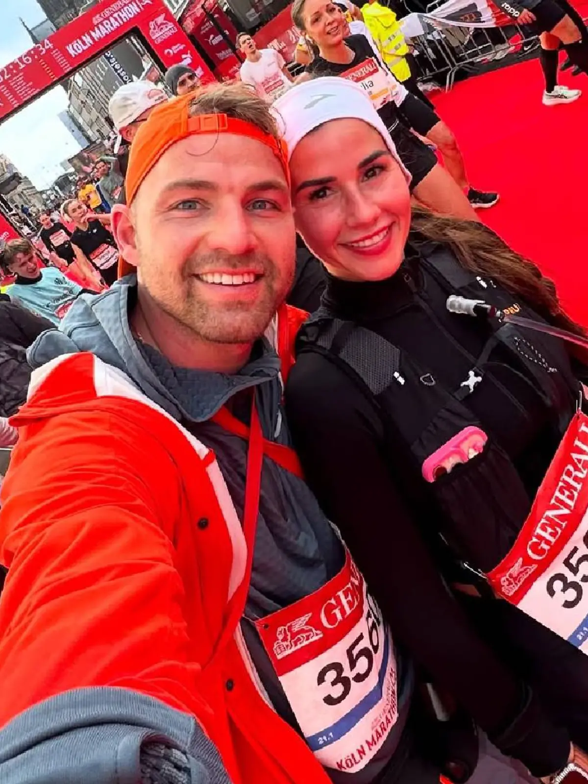 Sarah Engels teilt nach ihrem knapp 22-Kilometer-Lauf süße Schnappschüsse mit Ehemann Julian.