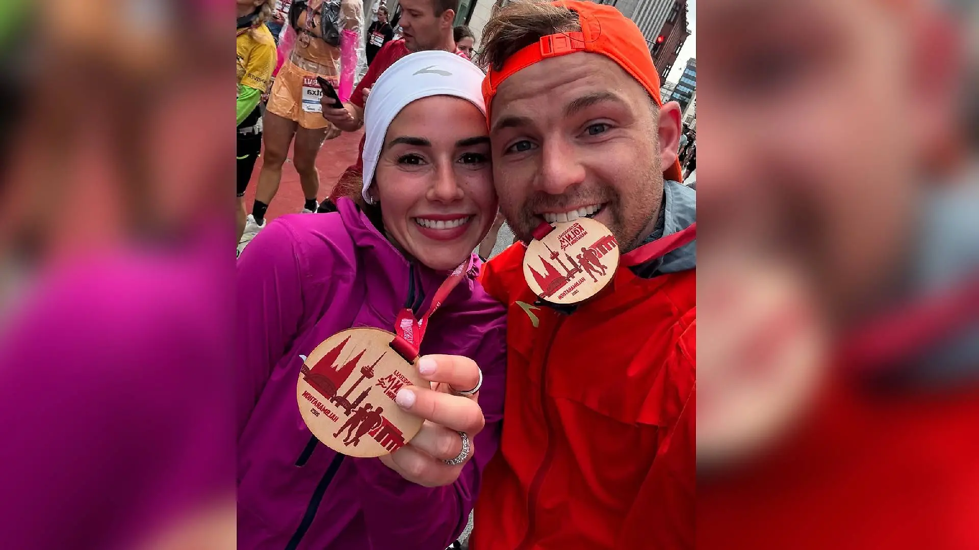 Sarah Engels und ihr Mann Julian laufen mit über 23.000 anderen Sportbegeisterten durch die Kölner Innenstadt.