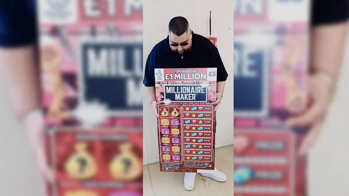 Adam Lopez mit seinem Glückslos