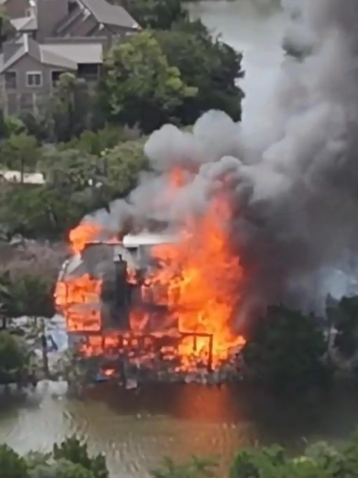 Bild zu: "Nach Morddrohungen! Haus von US-Richterin geht plötzlich in Flammen auf"