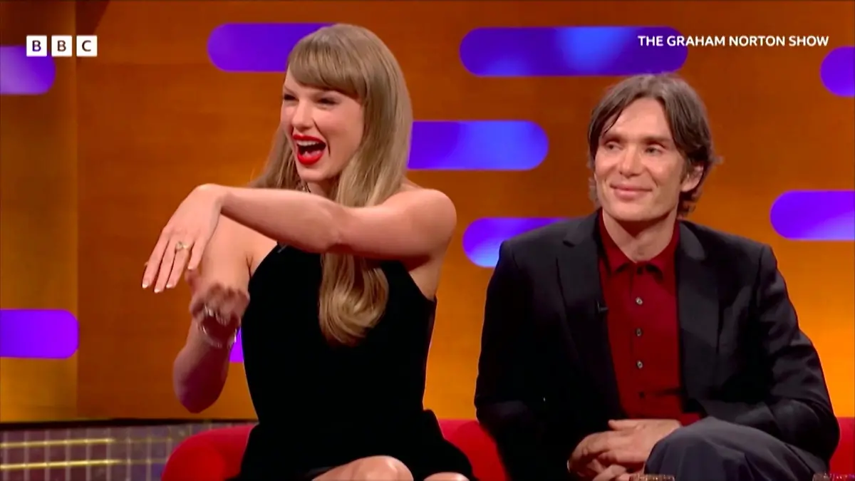 Taylor Swift schwärmt von ihrem Antrag Wow, was für ein Klunker!