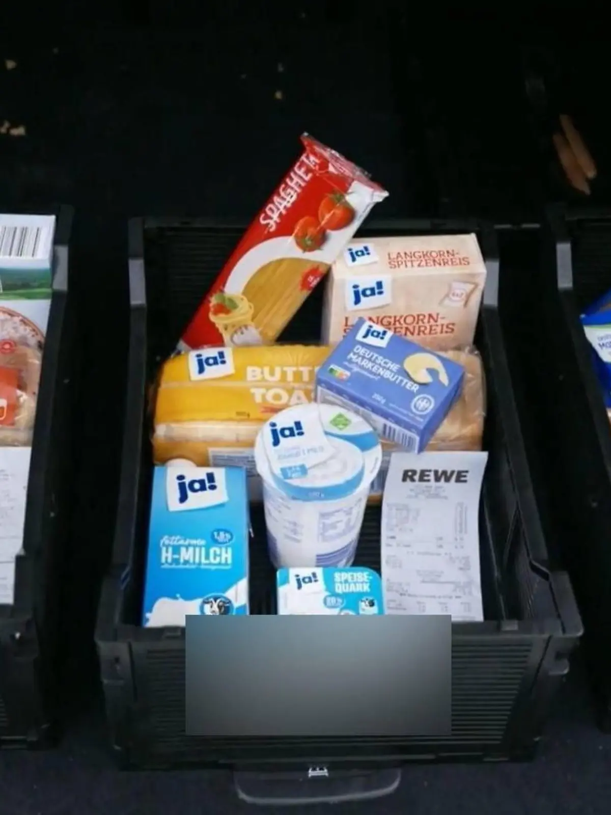 Bild zu: "Rewe, Aldi oder Lidl – welcher Einkaufsmarkt hat die günstigste Eigenmarke?"