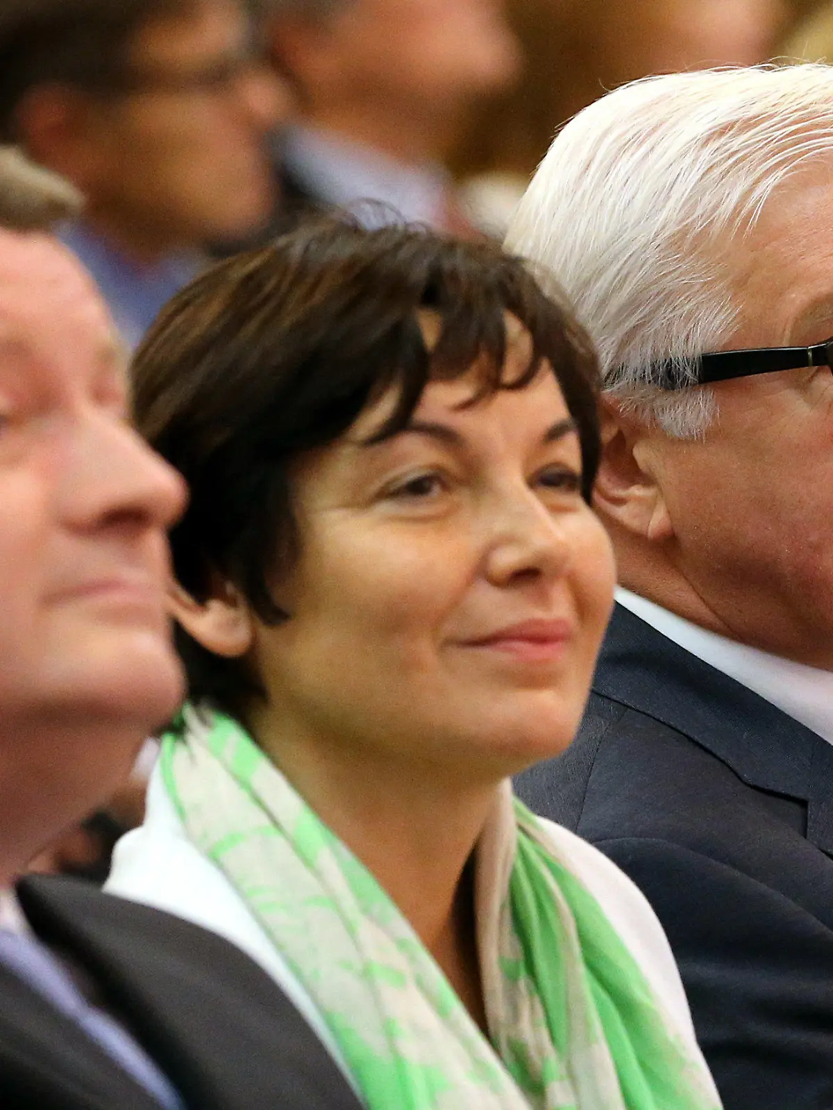 Bundesgesundheitsminister Hermann Gröhe (CDU, l-r), die französische Staatsministerin für Entwicklung, Annick Girardin und Bundesaußenminister Frank-Walter Steinmeier (SPD) nehmen am 19.10.2014 im Auswärtigen Amt in Berlin an der Eröffnung des World Health Summit teil. Vertreter aus Wissenschaft,Wirtschaft, Politik und Zivilgesellschaft diskutieren über die globale Gesundheitsversorgung. Kernthemen sind Ebola und mögliche Strategien gegen die Epidemie. Foto: Wolfgang Kumm/dpa +++(c) dpa - Bildfunk+++