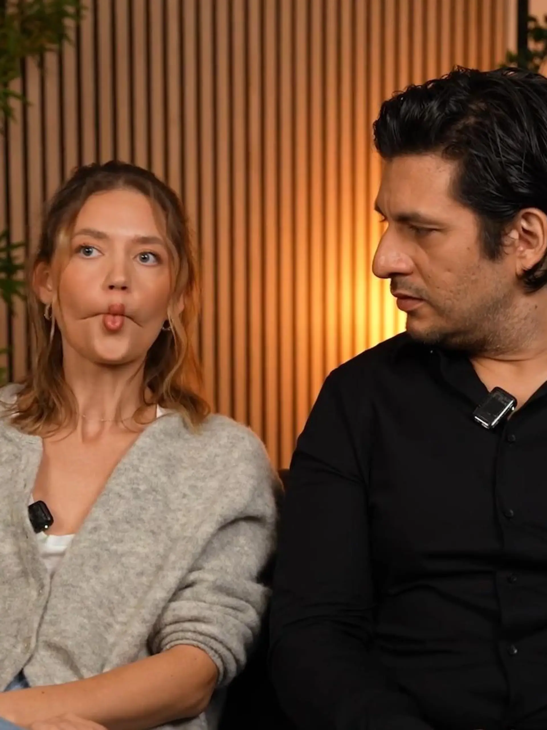 Bild zu: "Die AWZ-Stars haben ganz besondere Flirt-Techniken"