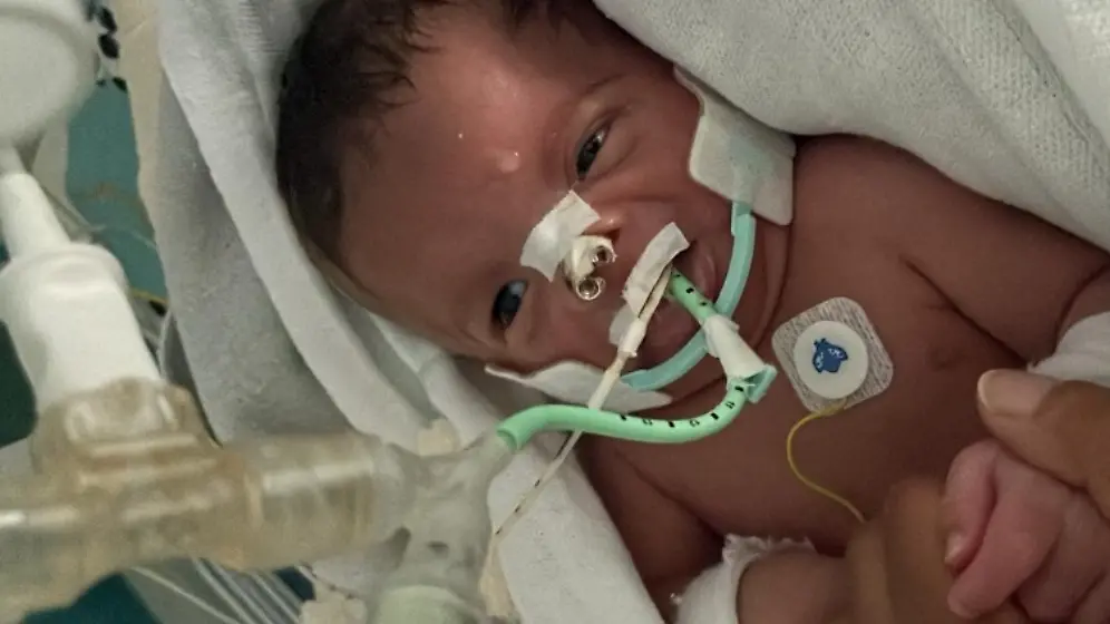 Baby-Jeremiah-k-mpft-ums-berleben-Krankenkasse-m-chte-lebenswichtigen-Transport-nach-Deutschland-nicht-zahlen