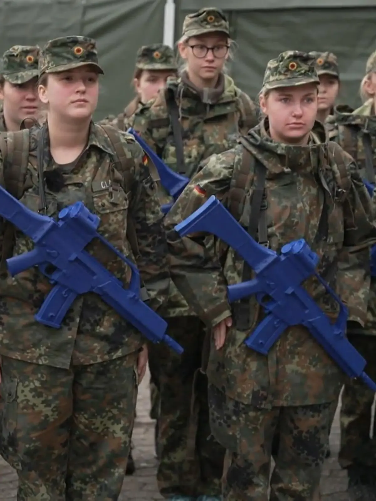 Bild zu: "Bundeskanzler Merz hält Wiedereinführung der Wehrpflicht für wahrscheinlich"