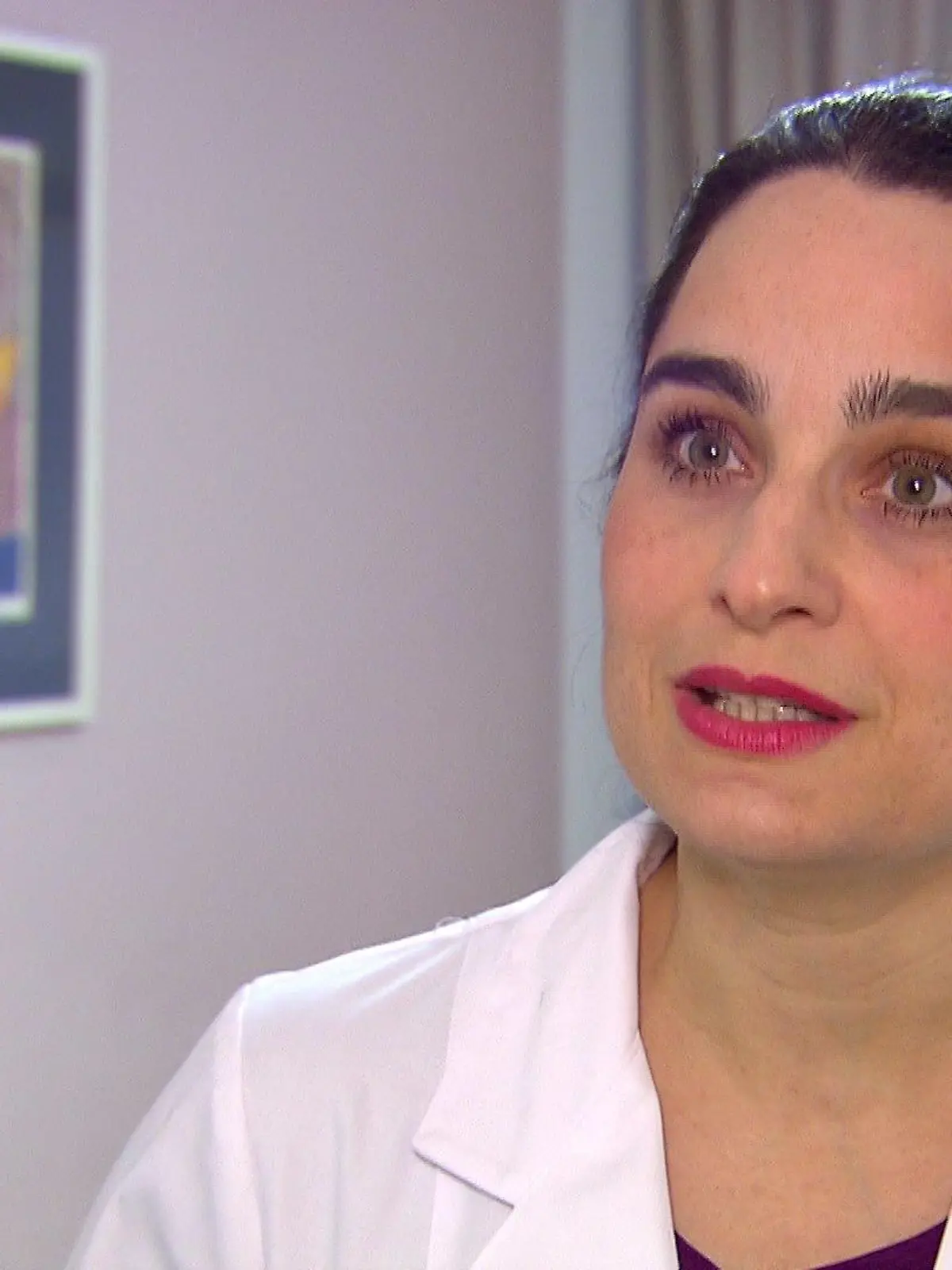 Hautärztin Dr. Yael Adler rät von Henna-Tattoos ab.