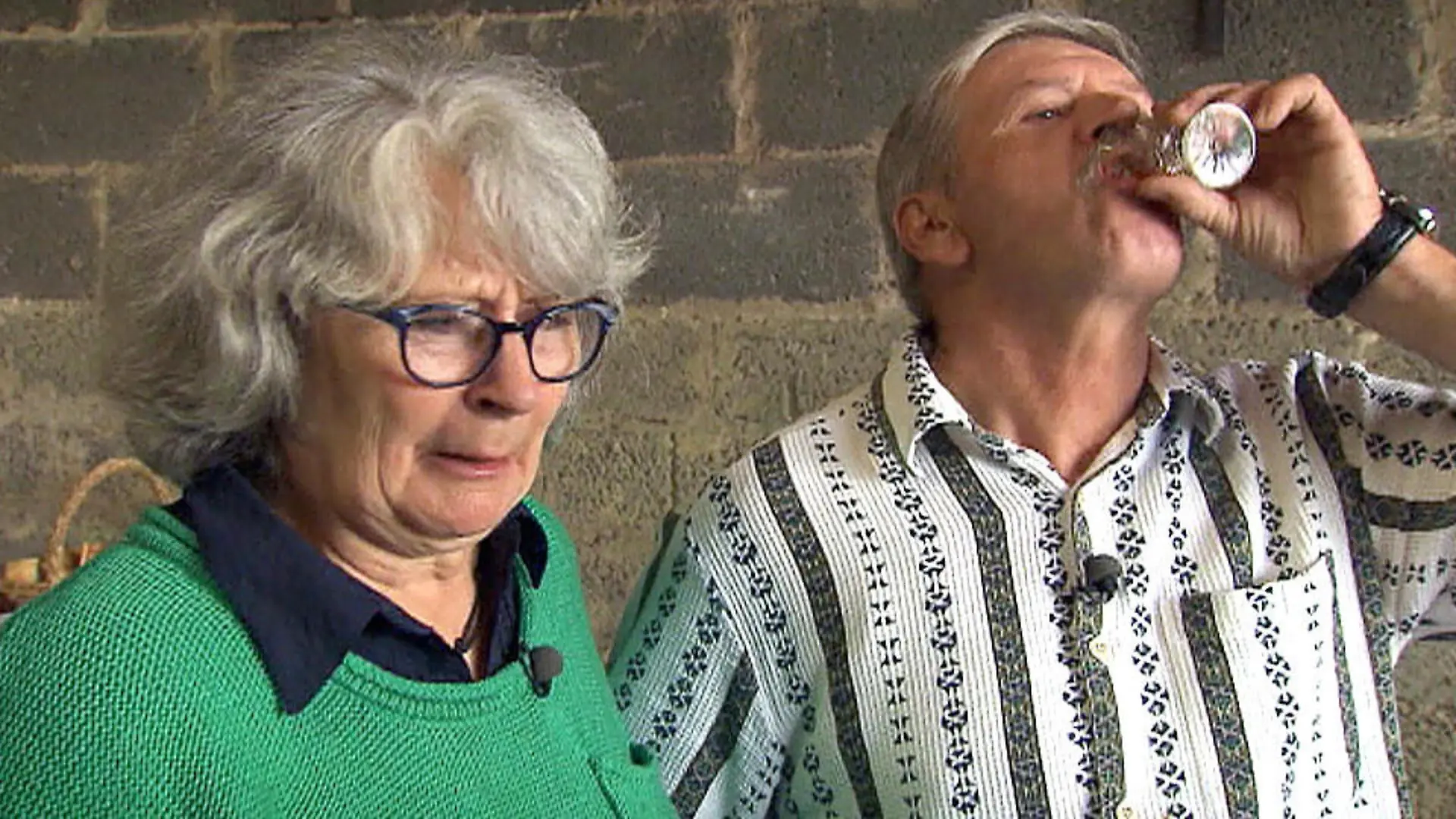 Karlheinz stellt Louise seinen besten Freunden vor Lousie: "Ich bin wirklich, wirklich aufgeregt"