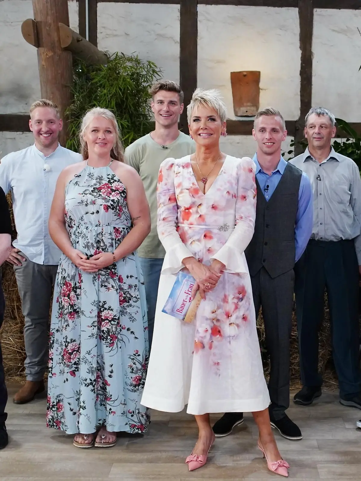 Inka Bause beim Scheunenfest 2025 mit Walter, Daniel, Insa, Friedrich, Christopher, Johann, Simone, Basti, Michi, Herbert (v.l.)