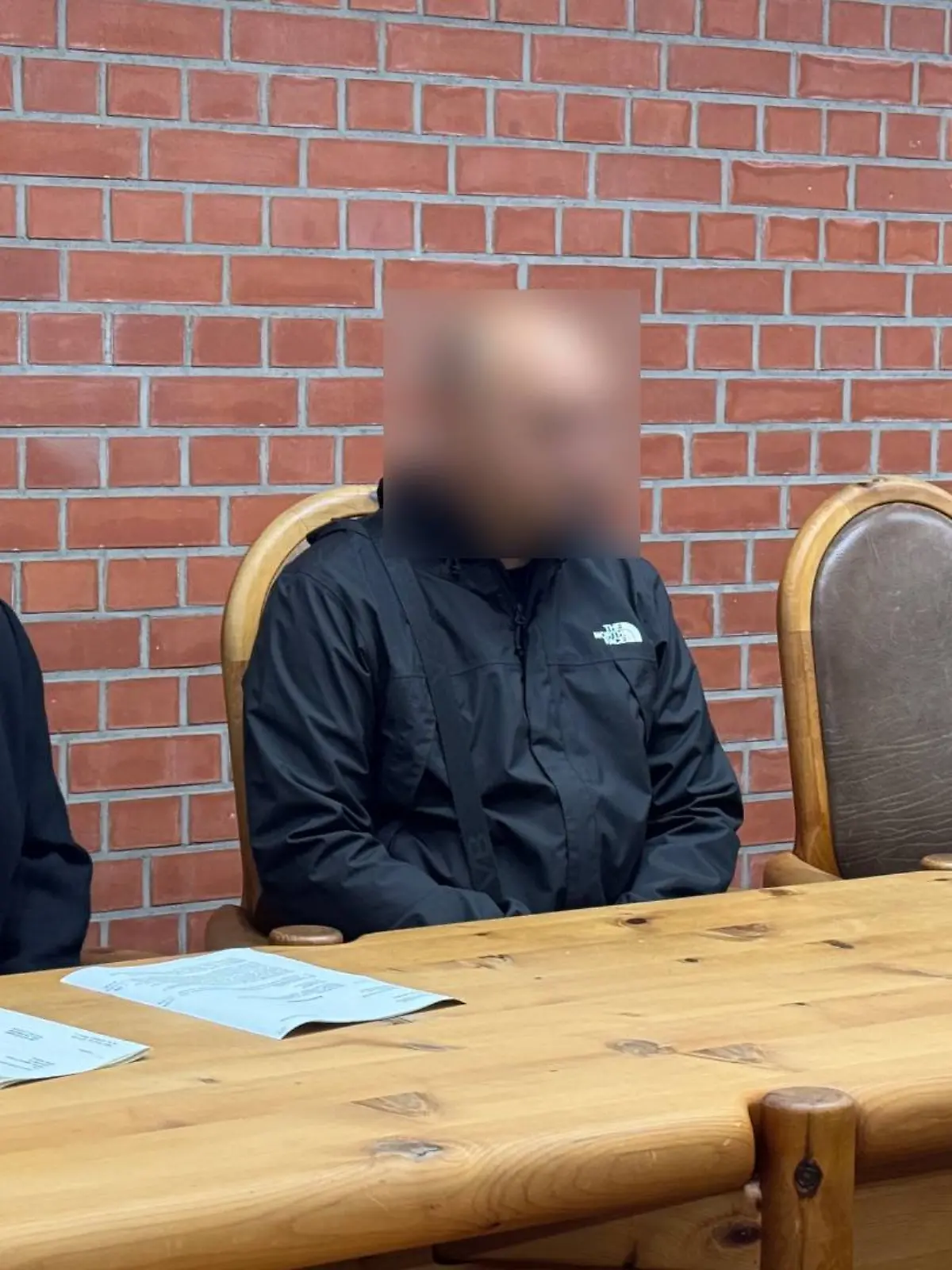 Bild zu: "Angeklagter rast Schwangere tot – vor Gericht kämpft er mit den Tränen"