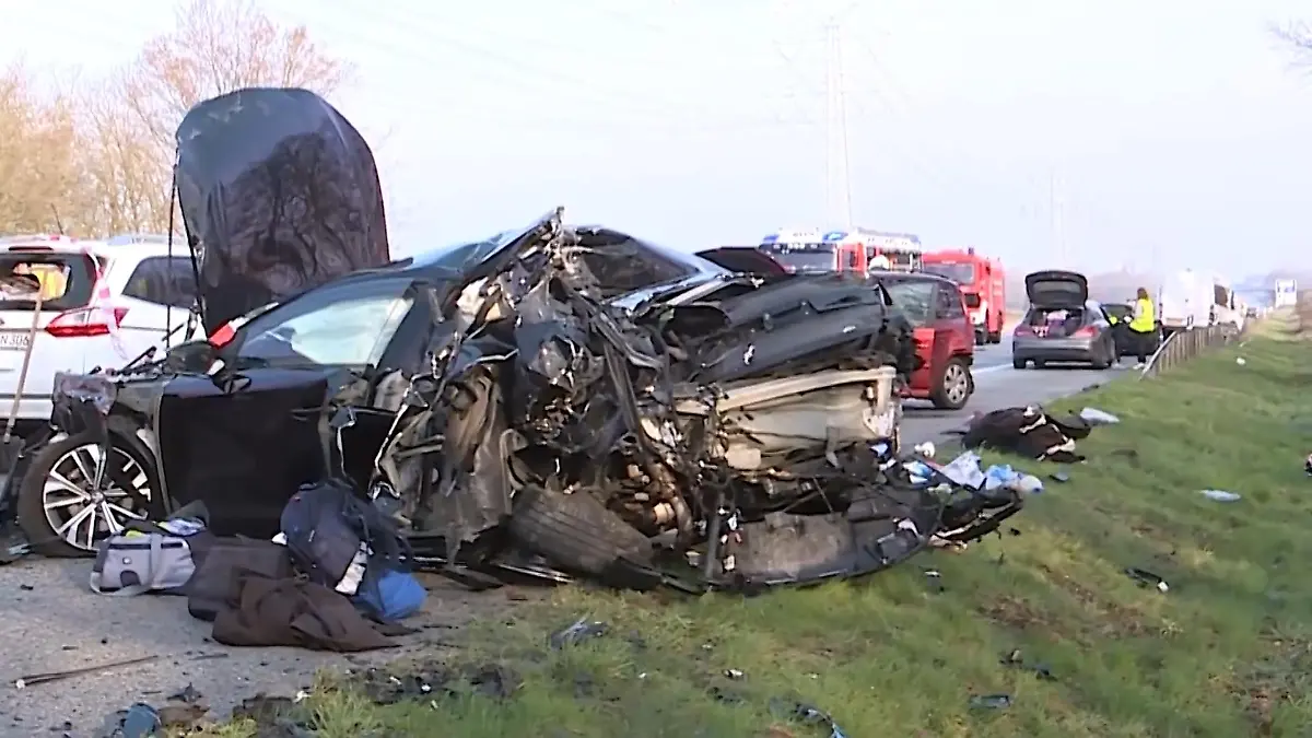 Sina W. und ihr Kind sterben: Im Prozess ringt der Angeklagte mit den Tränen Gericht verhandelt tödlichen Handy-Unfall