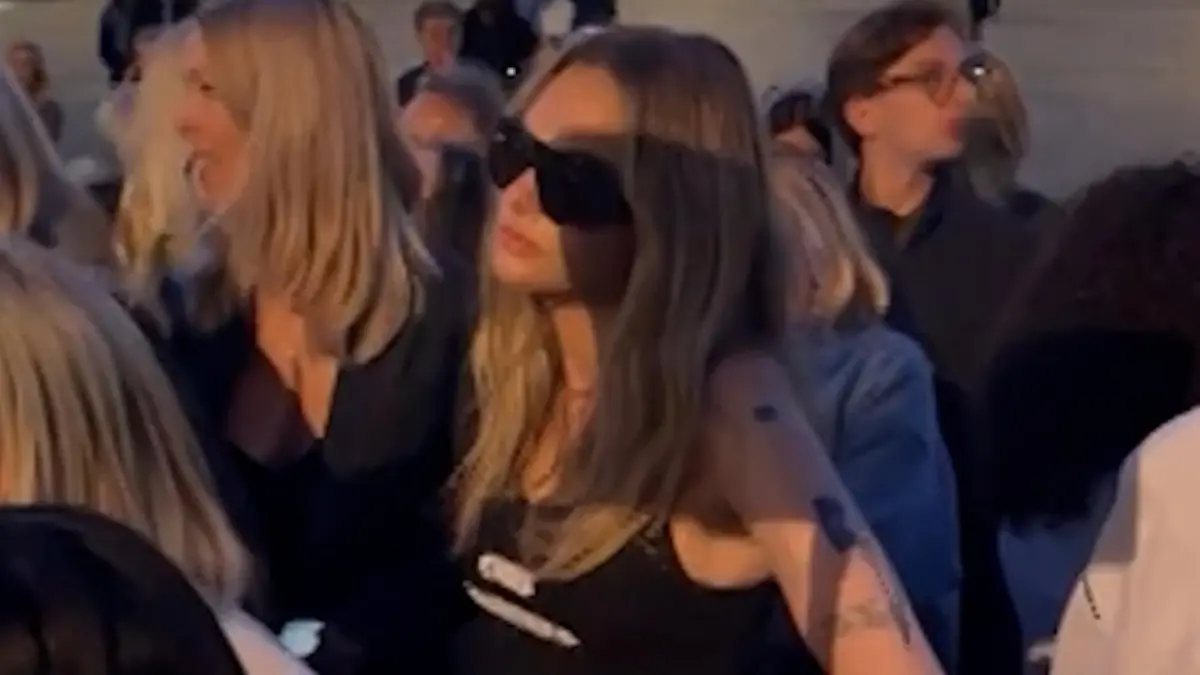 Supermodel muss sich hinten anstellen - Security erkennt SIE nicht! „Das ist einfach nur verrückt"