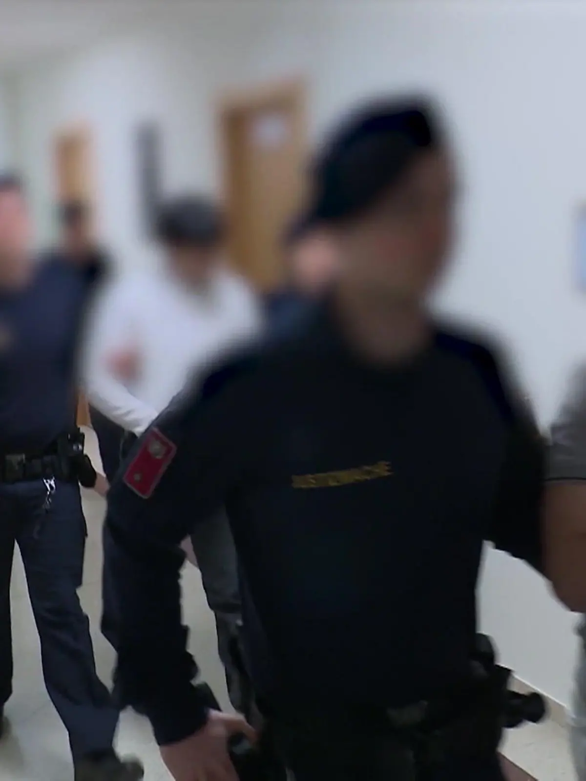 Bild zu: "Angeklagte Jugendbande lacht beim Prozess"