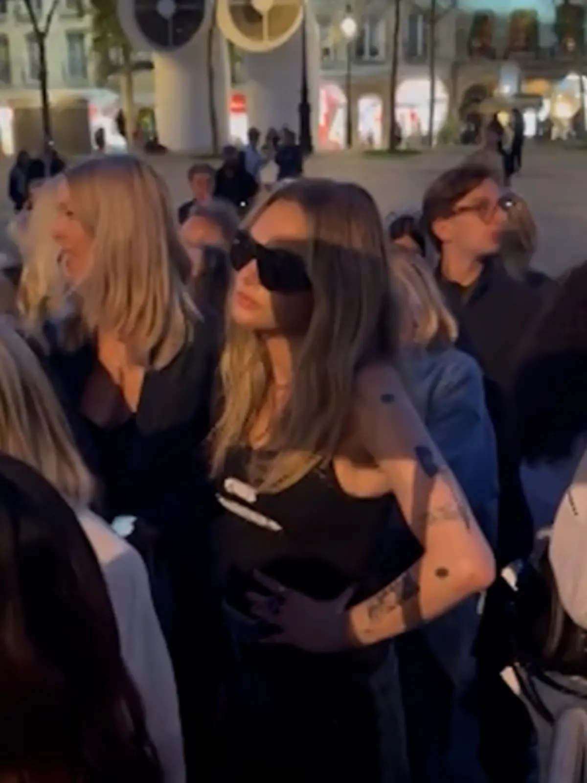 Bild zu: "Supermodel muss sich hinten anstellen – Security erkennt SIE nicht!"