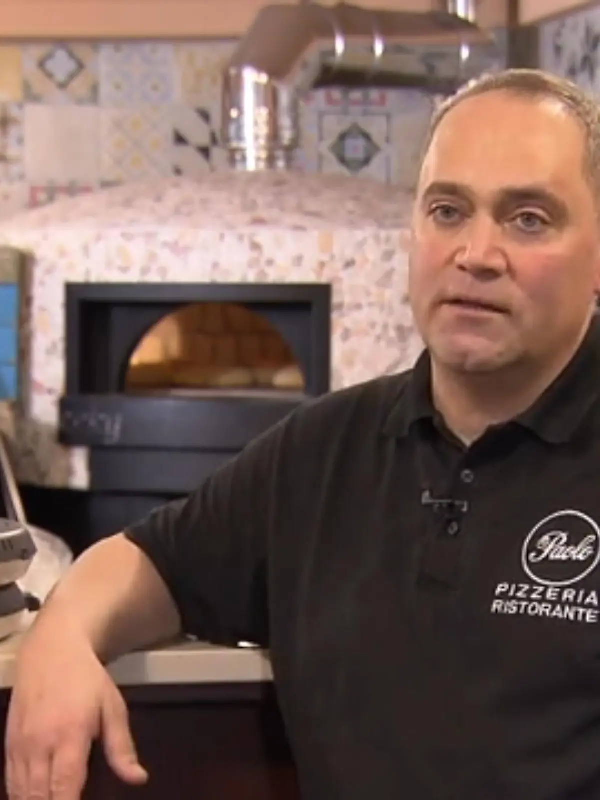 Schnell etwas liefern lassen oder beim Restaurant um die Ecke etwas zu essen holen – wenn es manchmal schnell gehen muss, dann sind Essensbestellungen eine echte Erleichterung. Zurück bleibt aber nicht nur ein voller Magen – sondern auch jede Menge Verpackungsmüll. Das soll sich aber ab diesem Jahr ändern, denn Gastronome sind nun verpflichtet, ihren Kunden auch Mehrwegverpackungen anzubieten. Wie das in Hessen funktioniert, haben unsere Reporter ausprobiert – mehr im Video.