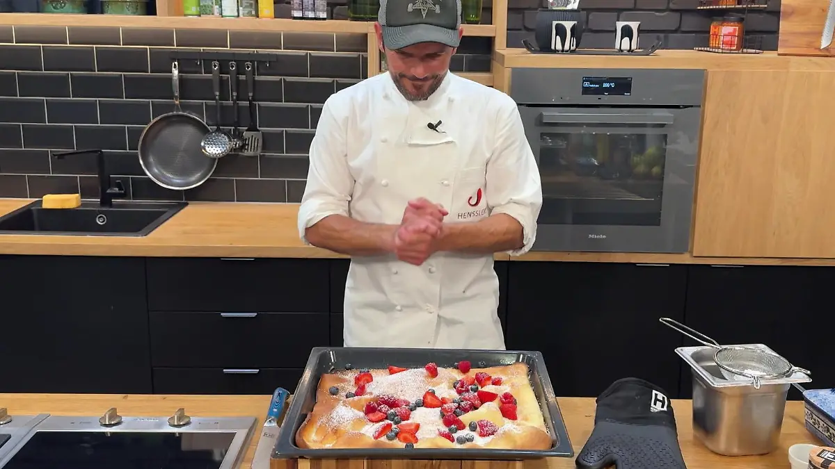 Süßer Beeren-Pfannkuchen vom Blech Hensslers schnelle Nummer