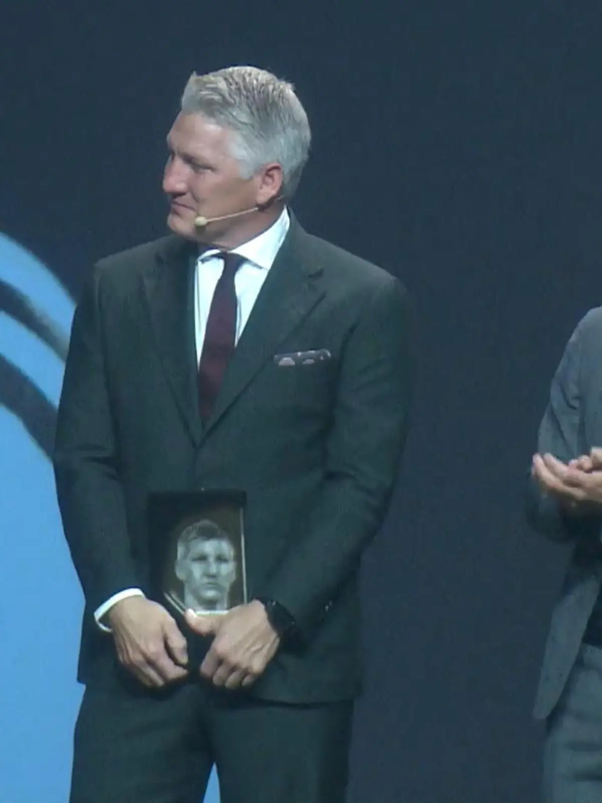 Bild zu: "Schweinsteiger in der Hall of Fame"