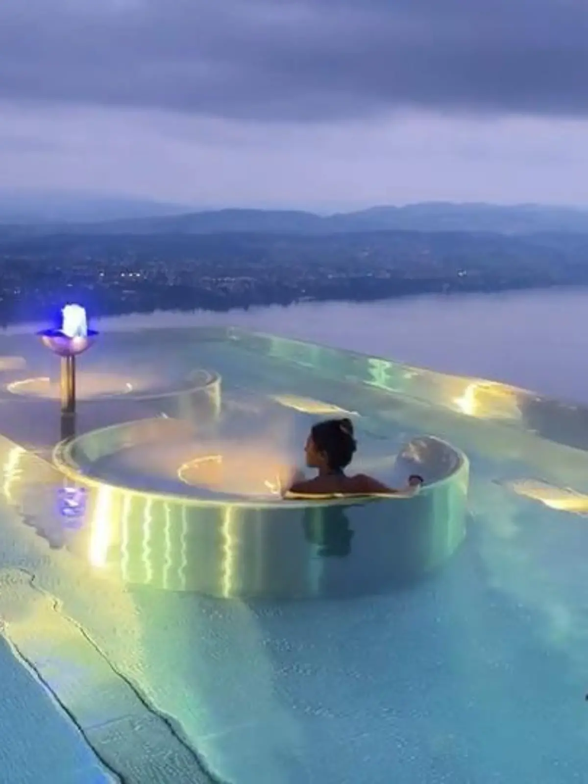 Bild zu: "Hinter den Kulissen eines Mega-Promi-Hotels"