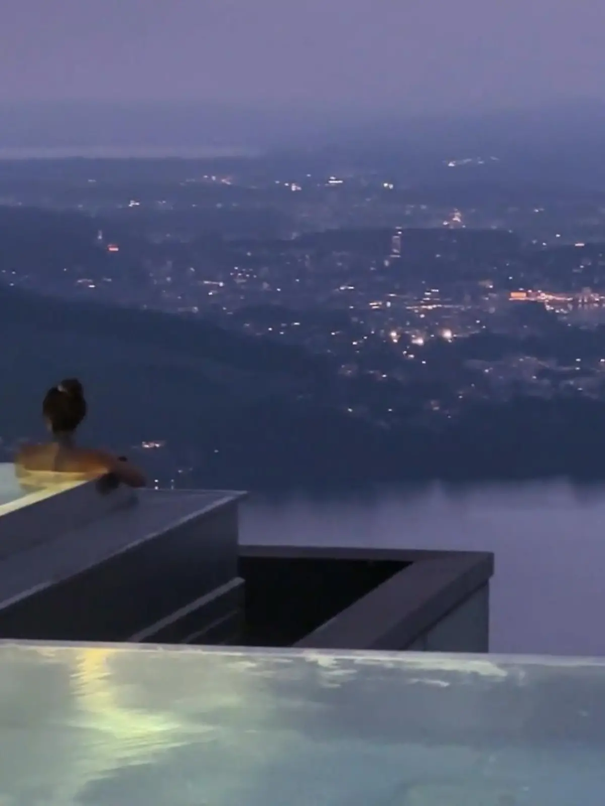 Bild zu: "Berühmtes Luxushotel in den Alpen"
