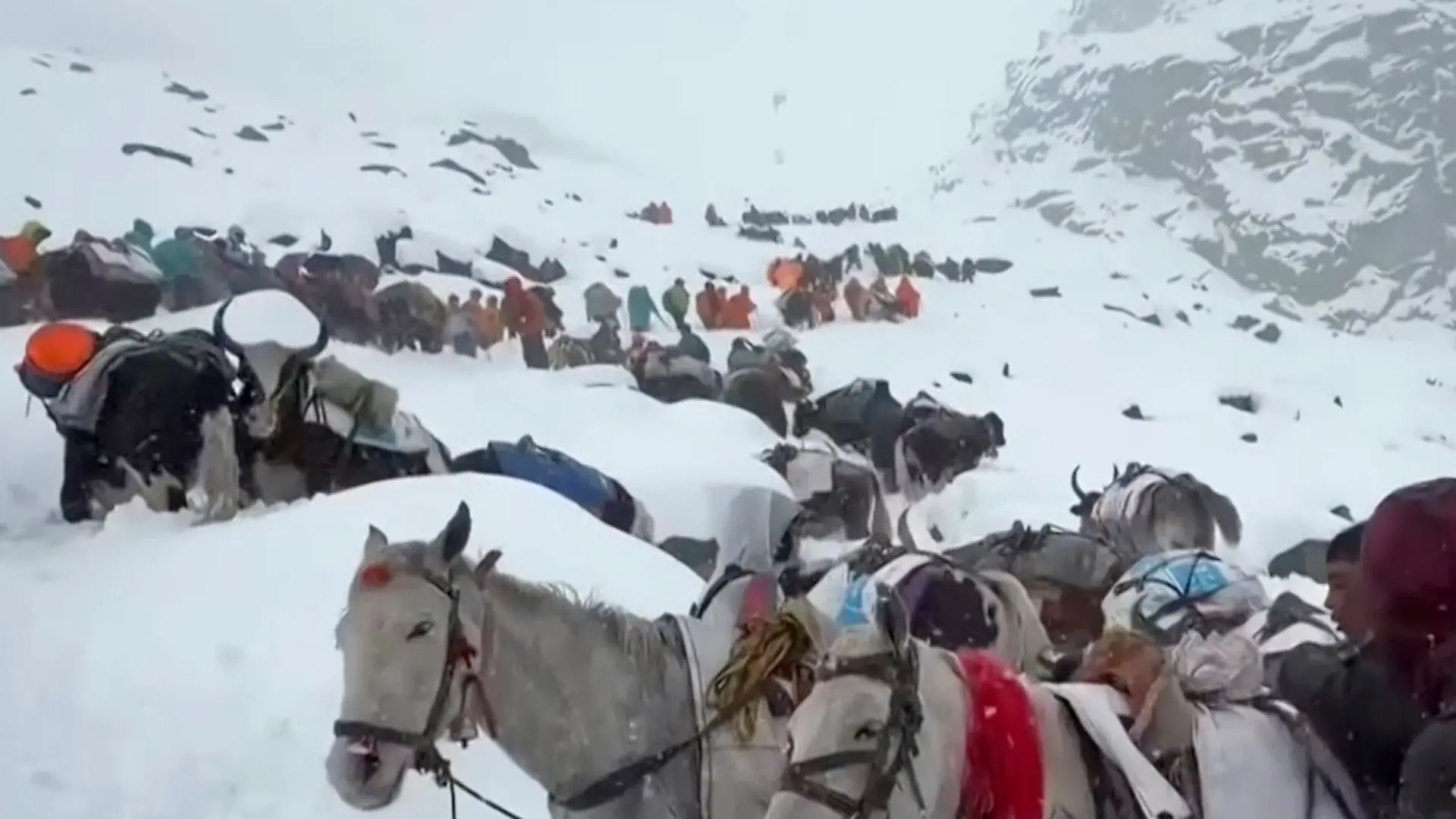 China Everest Hikers Trapped